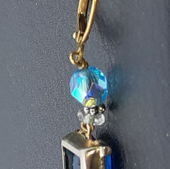 Vintage Upscaled Lever-back Earrings - Picture 3 of 5